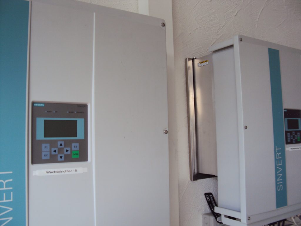 Solaranlage in der Nähe von Langenau. Dort verbaute Siemens Wechselrichter sind in der Solar Log Überwachung eingebunden